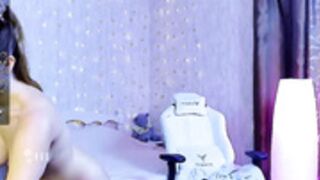 Emeli_Blur  Milf-ish body / 18yo face, RGO's in love*