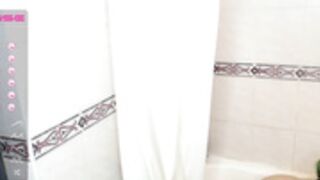 naughty_chill shower bate