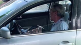 Old Romanian dude fucks in Passat Break 1