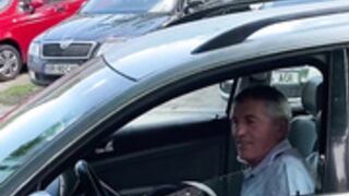 Old Romanian dude fucks in Passat Break 1