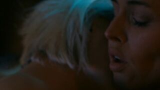 En français Below Her Mouth film lesbien