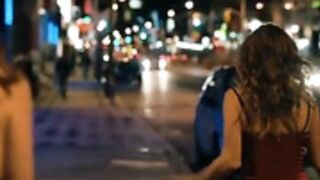 En français Below Her Mouth film lesbien