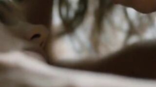 En français Below Her Mouth film lesbien