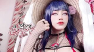 Akatsuki Hinata Showing Off