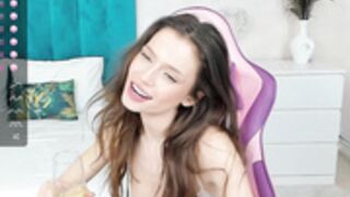 AliceB 211005 1535 4Squirts&Champagne