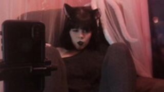 Kitten girl toying and vibing