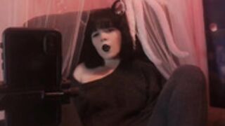 Kitten girl toying and vibing