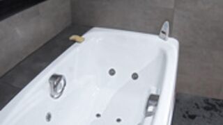 Nelly and Ailey sexi bath and dance