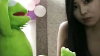 reibelletv 013 seduce a frog