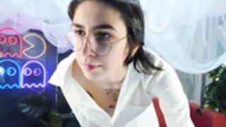 _dreamgirlunicorn_ accidental downblouse