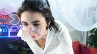 _dreamgirlunicorn_ accidental downblouse