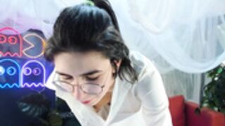 _dreamgirlunicorn_ accidental downblouse