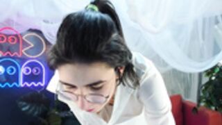 _dreamgirlunicorn_ accidental downblouse