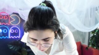 _dreamgirlunicorn_ accidental downblouse