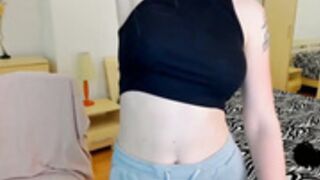 Валерия Токарская шлюха в труселях ждет клиентов дома