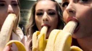 Isabella comiendo bananita