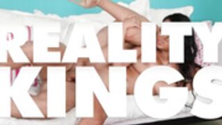 compañeras en  los lockers