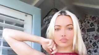 lindsey pelas WOW