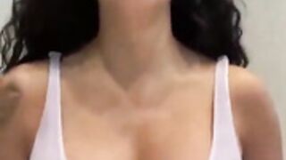 malu boob bounce