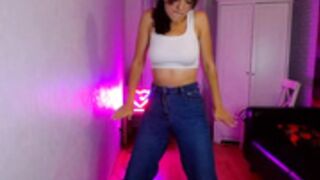 Emilia_Mink_ talented singer and dancer