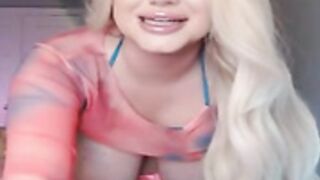 Naughty Babe Giggles With Her Pussy