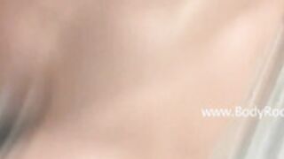 Zuzana Light hanging abs workout