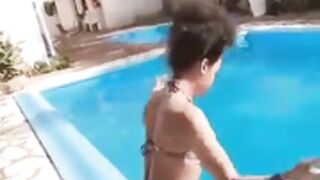 yeraldincom poolside