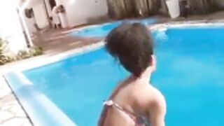 yeraldincom poolside