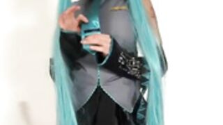 Elizabeth Bally - Let Hatsune Sing