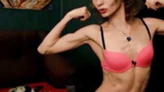 Slender Russian cam girl flexes her biceps