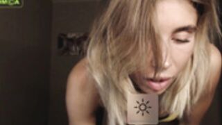 moanamo dildo  in and out!