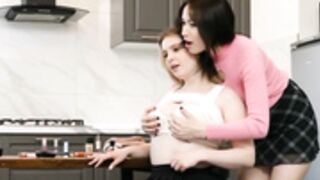 Eliz & Sara lesbian fun