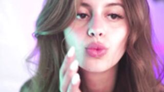 Plump_Bums play with _Taylor_swift