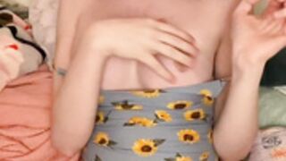 Allie0t jerk off JOI on bed (OnlyFans)