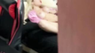 Rubia trola se garcha al primo