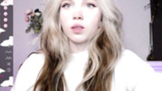 Small_Blondee masturbates and shower show