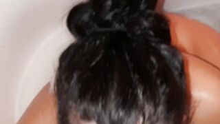 Platinum Cindy bathrom blowjob