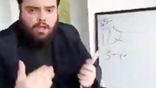 Ibai explicando la revolución industrial