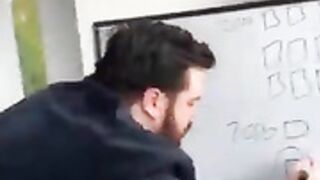 Ibai explicando la revolución industrial