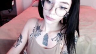 KINKED CAM BABE MOONLESS_