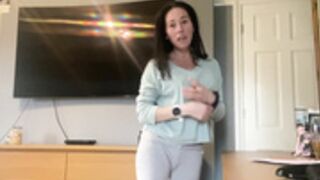 Kelly Hart Fit Mom Shows Off