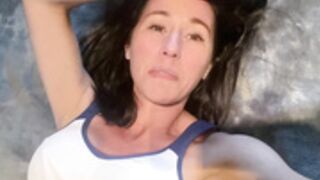 Kelly Hart Fit Mom Shows Off