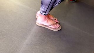 Persian milf candid feet