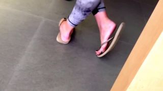 Persian milf candid feet