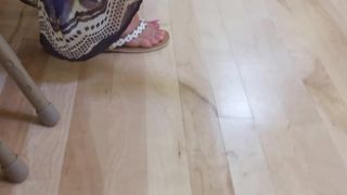 Sexy feet of kids mom at basketball game