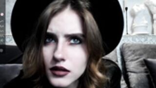 eleanor_morte red dildo play