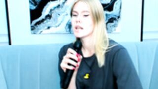 Estonian Camwhore Kanna Moore shakes her juicy rear