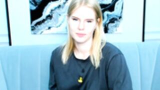 Estonian Camwhore Kanna Moore shakes her juicy rear