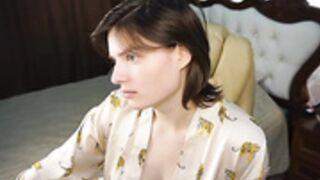 sonya_vogue_ cleavage