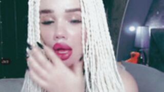 LiyaMensi 2022-08-20_19-05-54